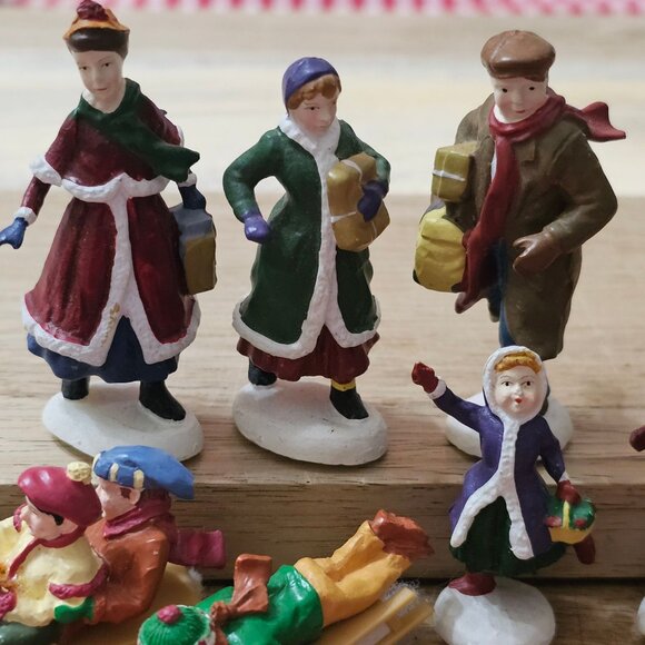 6 Victorian Porcelain Magnetic Skating Figurines Hand Painted Christmas Village - Picture 8 of 8